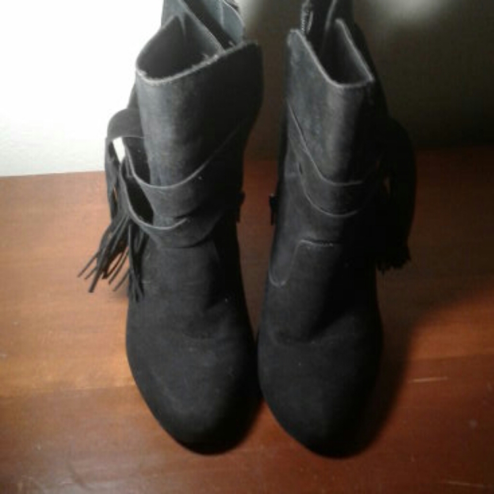 Heeled boots - Picture 3 of 5